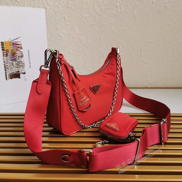 prada女包 普拉達2020新款nylon Hobo手拎包 時尚百搭 prada腋下包 1BH204 Prada單肩斜挎包  pyd2395